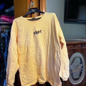 XL light yellow sweatshirt with embroidered horses on front.